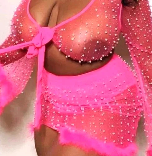 Carys, 39