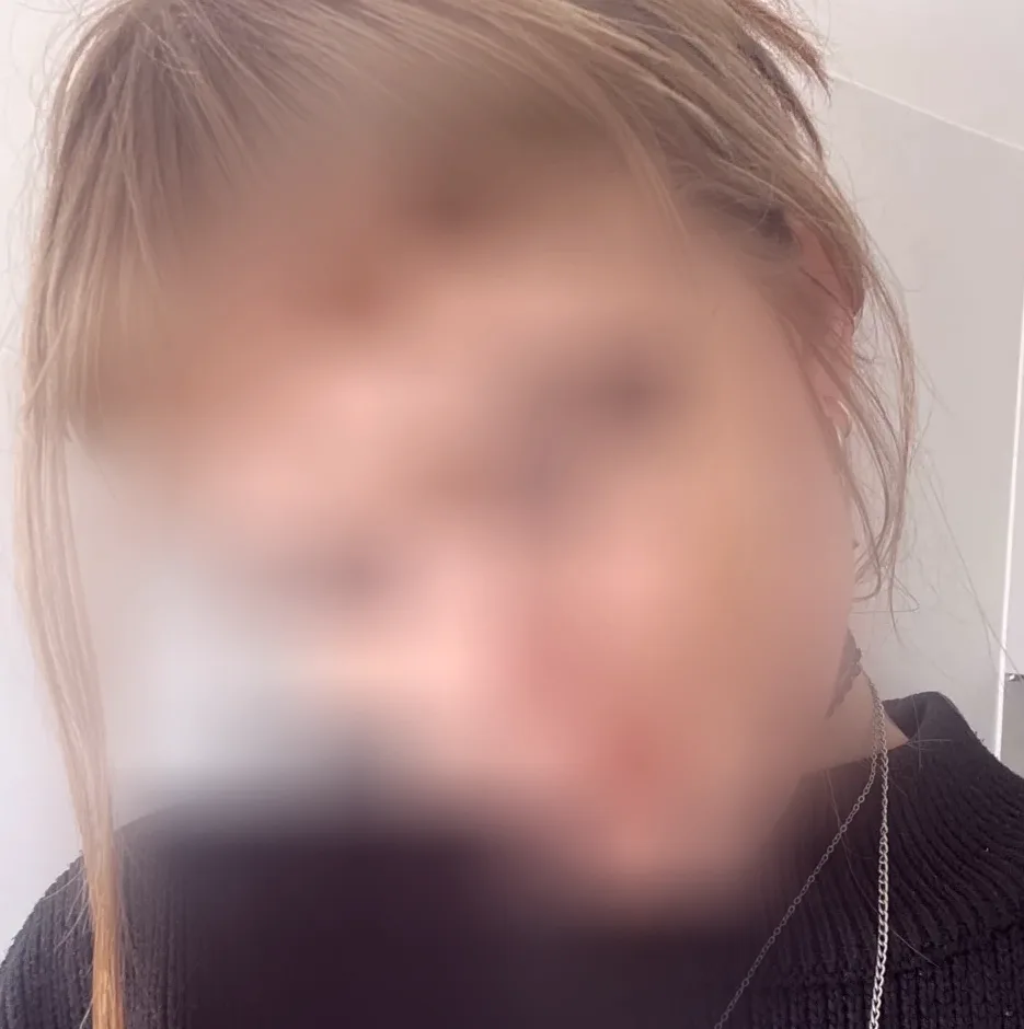 Dina, 19