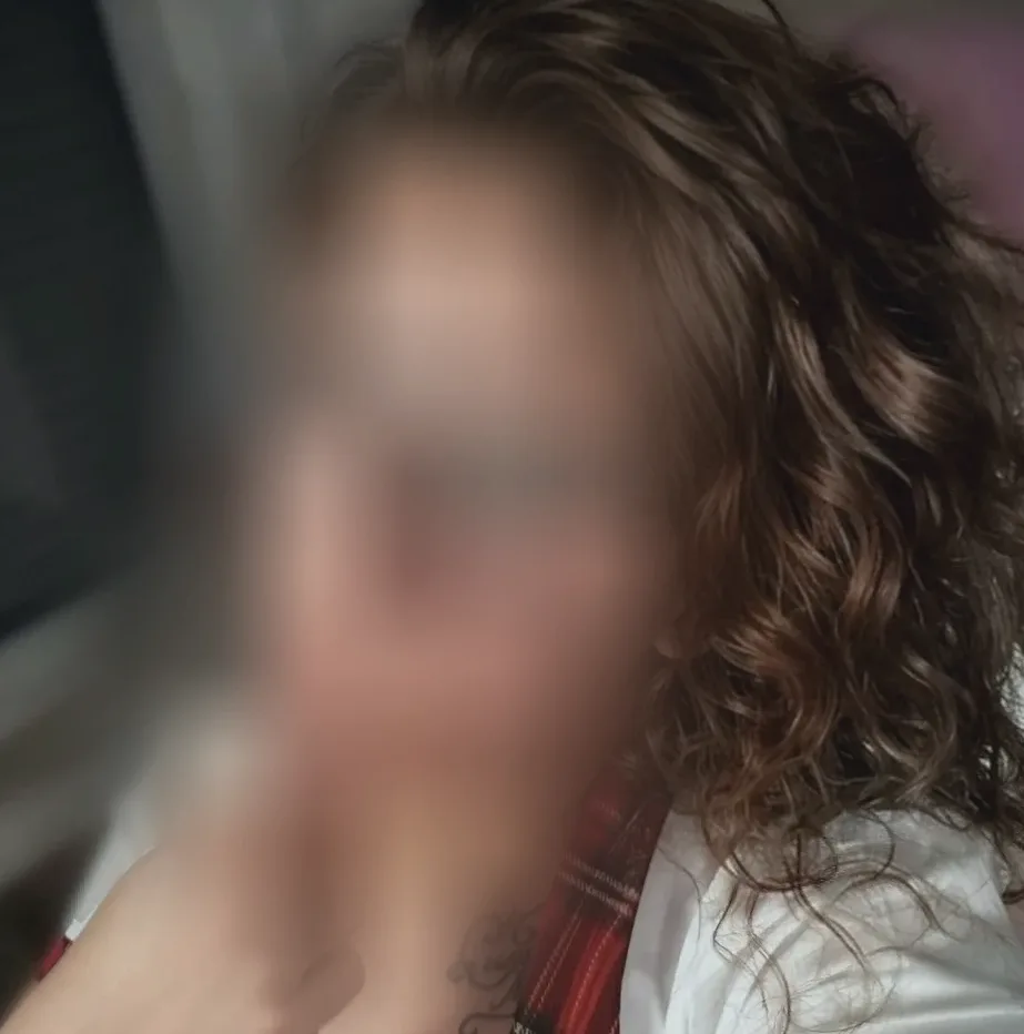 Lara, 37