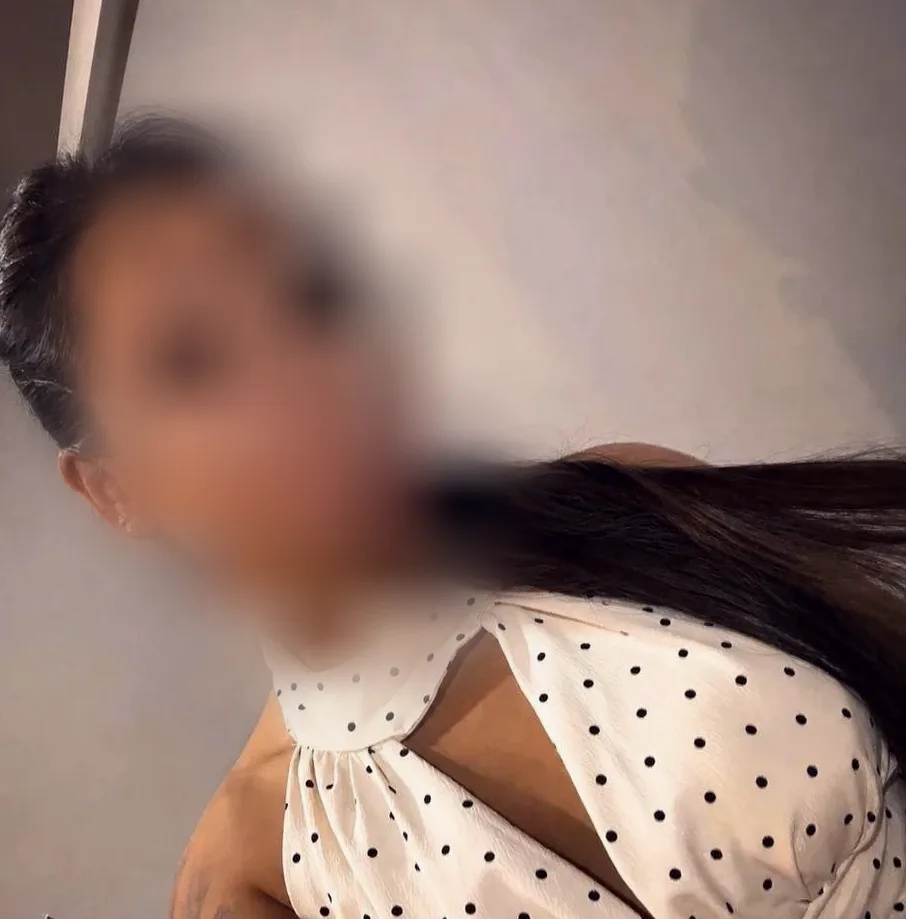 Lara, 25
