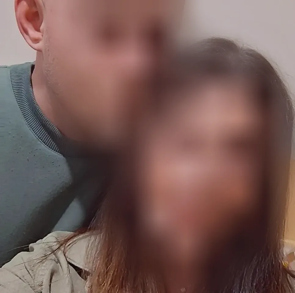 Nia, 32