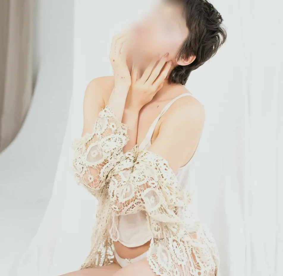 Samantha, 25