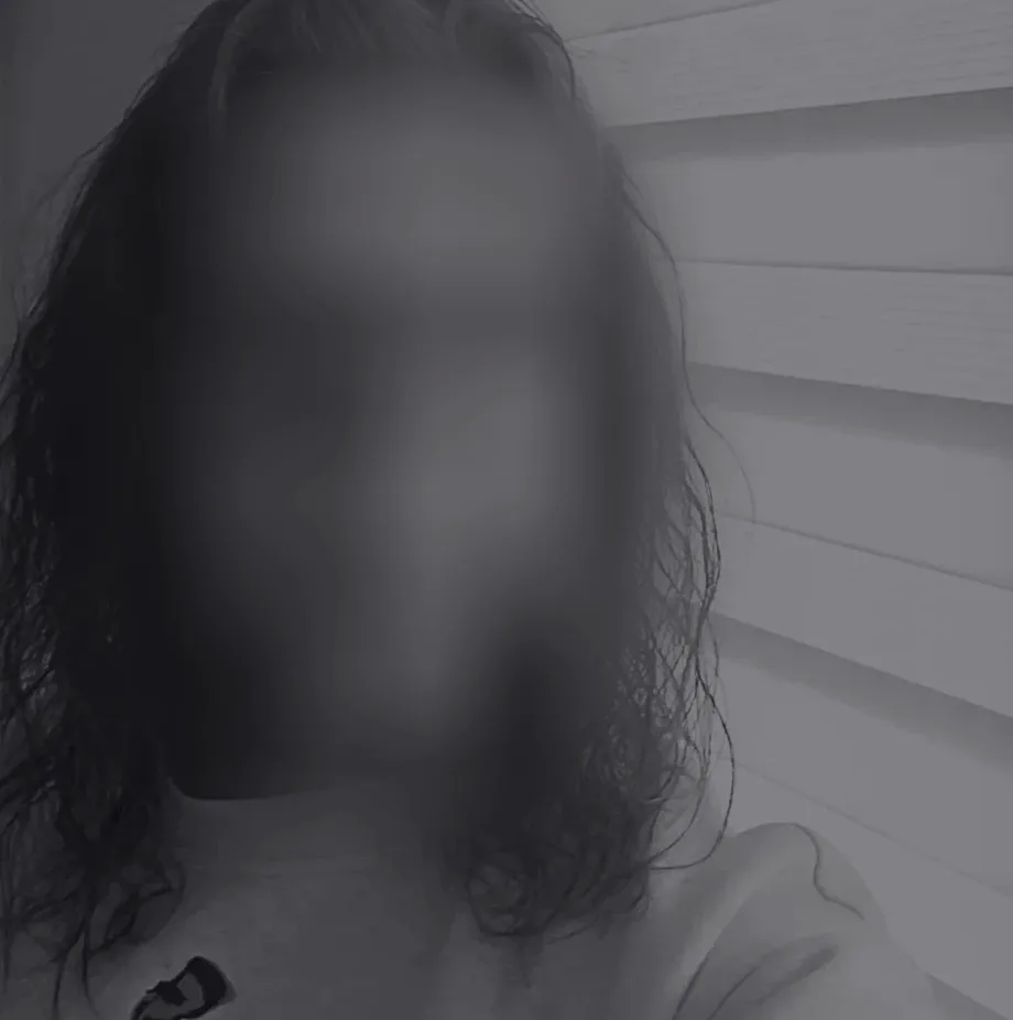 Zoe, 33